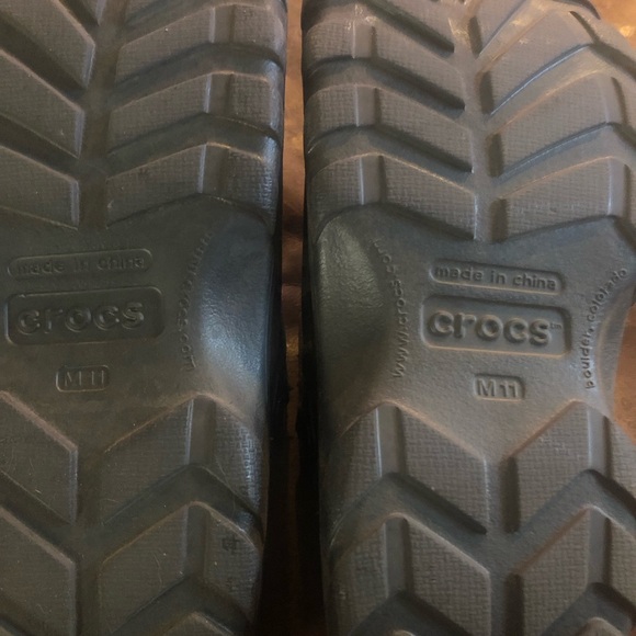 Used once nice pair of camo crocs size 11 - Picture 3 of 3